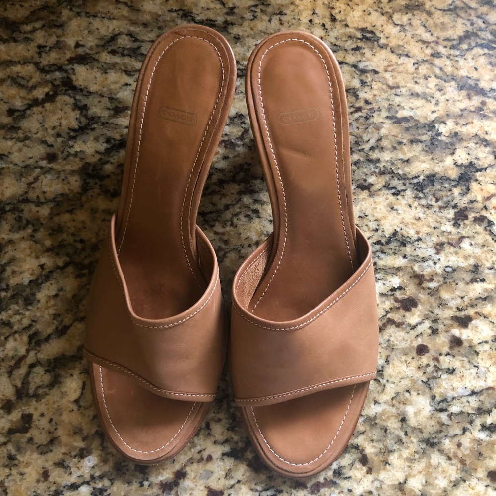 Vintage Coach kitten heel